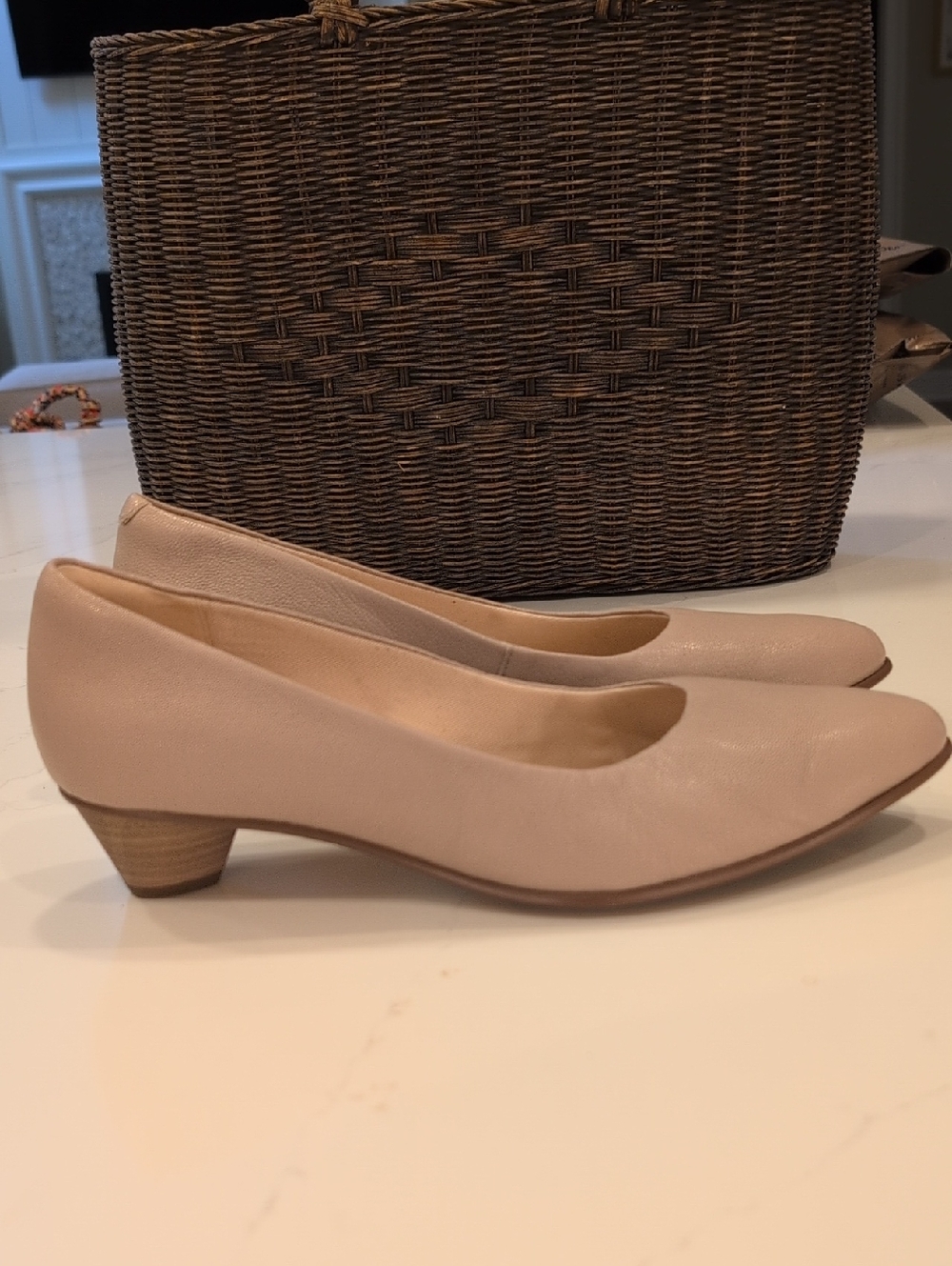 Clarks Cushion Plus Mena Bloom Leather Pump in Sand Size 9